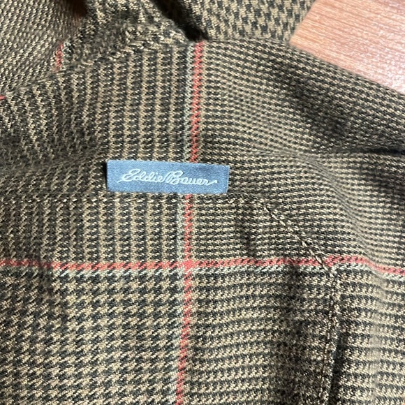 Men’s button up. Eddie Bauer. - Picture 2 of 4